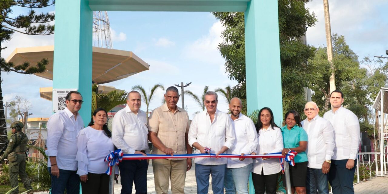 Presidente Abinader inaugura en Nagua nuevas instalaciones ITLA, campo de béisbol y parque central