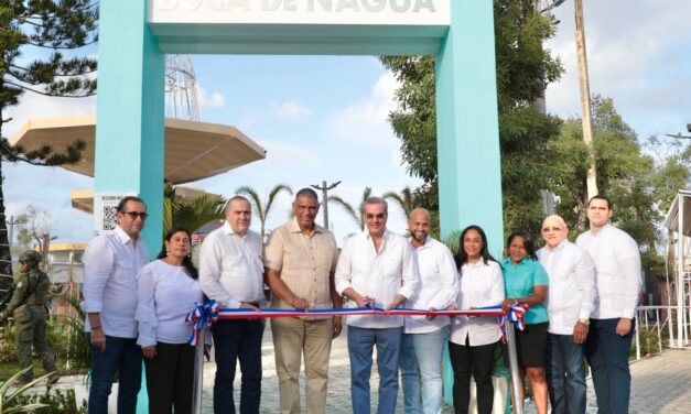 Presidente Abinader inaugura en Nagua nuevas instalaciones ITLA, campo de béisbol y parque central