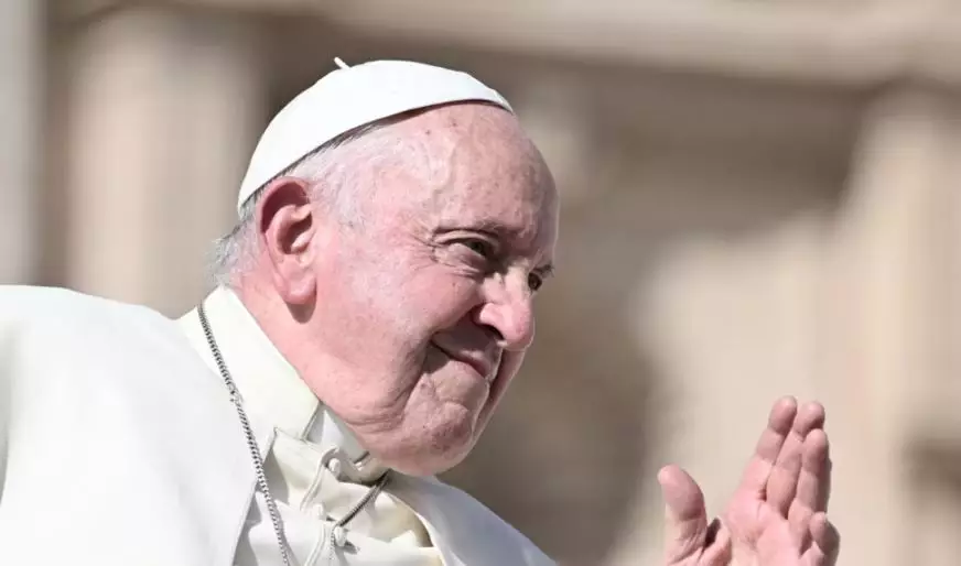 El papa pide fin de la guerra en Gaza y se liberen rehenes en su mensaje de Navidad