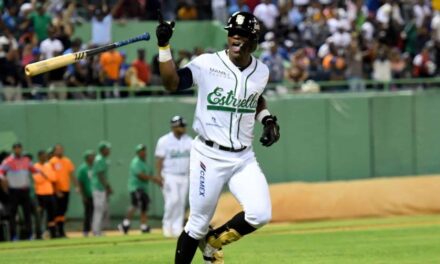 Dairon Blanco la vuelve a sacar y las Estrellas vencen a Licey en el Tetelo Vargas