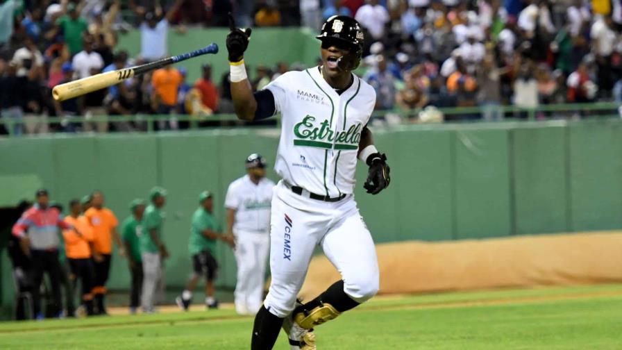 Dairon Blanco la vuelve a sacar y las Estrellas vencen a Licey en el Tetelo Vargas