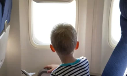 Una aerolínea de EE.UU. coloca en un vuelo equivocado a un niño que viajaba solo