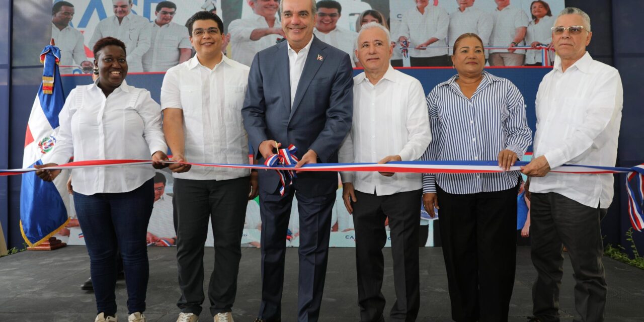 Abinader y la CAASD entregan saneada cañada Cachón Oeste