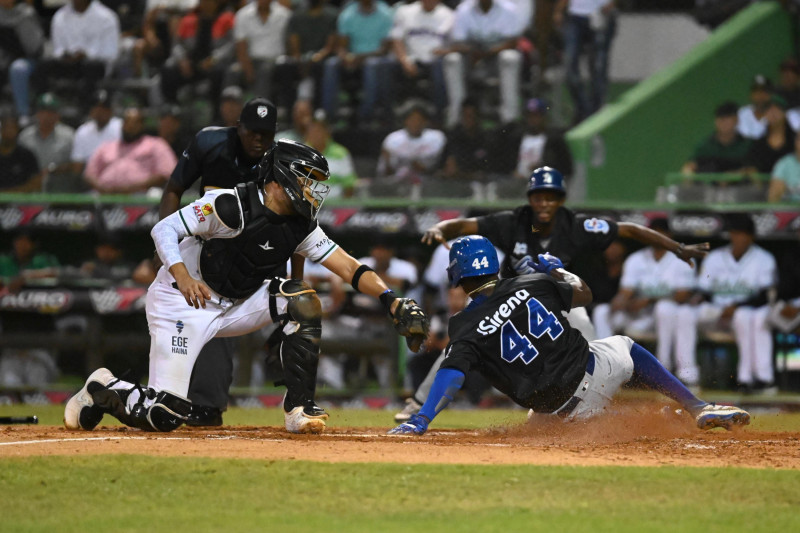 Gann y tres relevistas guían Licey a blanquear Estrellas