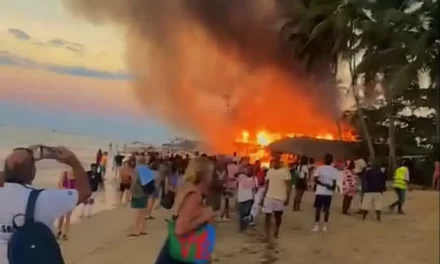 Incendio afecta varios restaurantes en Las Terrenas