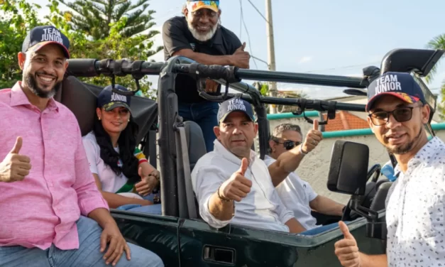 “Ola” Sector Externo de Luis Abinader toma las calles de Nagua en respaldo a los candidatos del PRM
