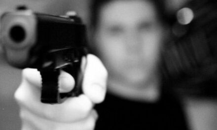 Detienen hombre por amenazar a su pareja con arma de fuego en La Romana