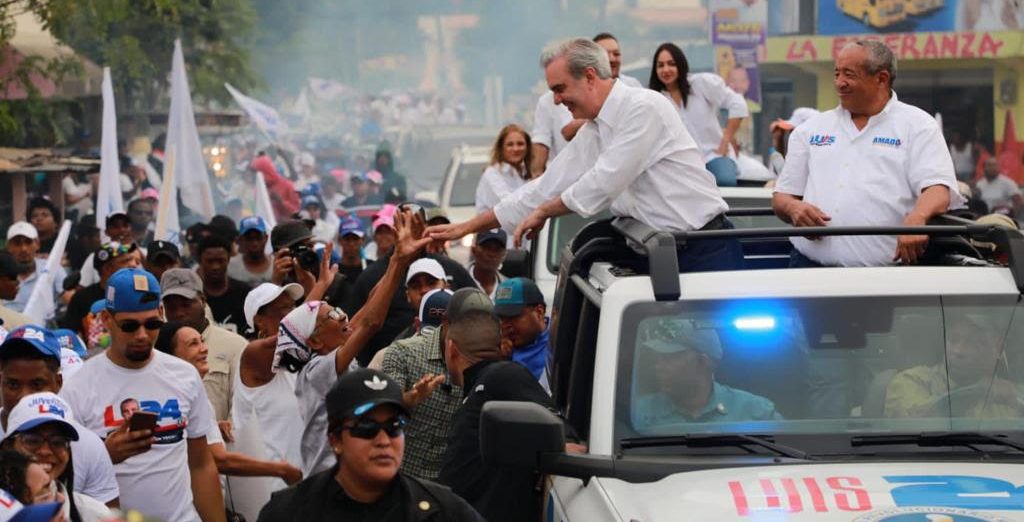 El Presidente Abinader encabeza dos marchas-caravanas en el Este