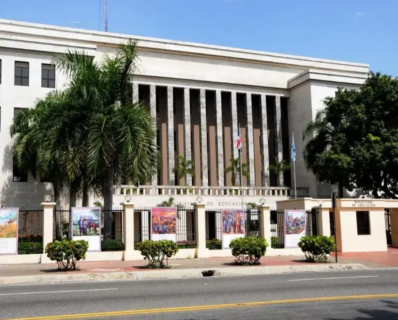 Educación demanda ante Procuraduría a fumigadoras por intoxicación de estudiantes en escuelas del Nordeste