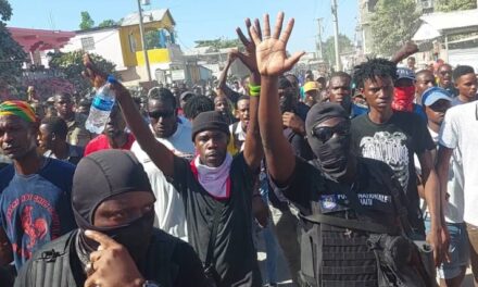 HAITI: Ariel Henry no renuncia; hay tiroteos, incendios y destrozos