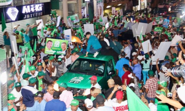 Leonel y Encarnación reciben apoyo masivo en Los Alcarrizos