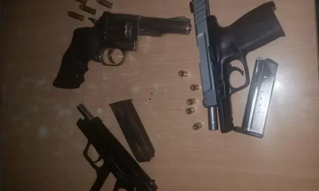 PN apresa tres hombres en Nagua que portaban armas  ilegales