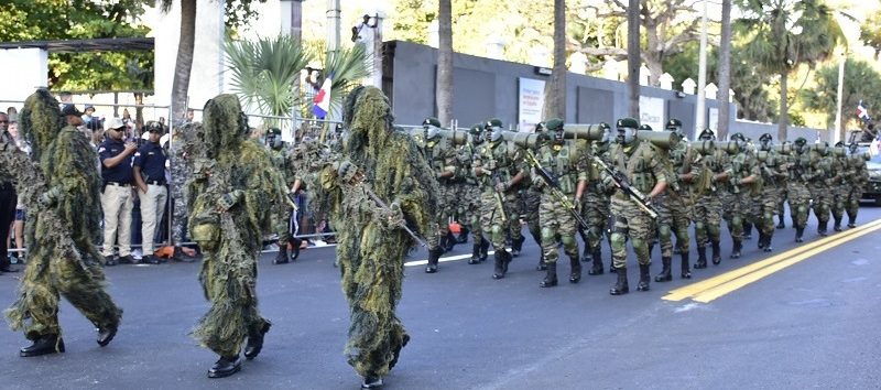 El Ministerio de Defensa invita al desfile militar hoy en el Malecón