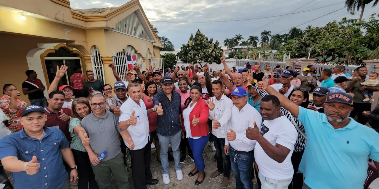 Perremeistas expulsados en Las Gordas Dicen que seguirán apoyando a Luis Abinader y el Senador Alexis Victoria.