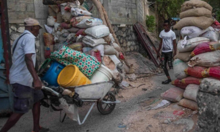 Ante falta seguridad, haitianos se atrincheran tras barreras gigantescas
