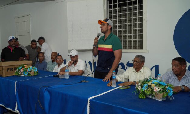 CANDIDATO A DIPUTADO STALIN VÁSQUEZ JURAMENTA SU COMANDO MUNICIPAL DE CAMPAÑA EN NAGUA.