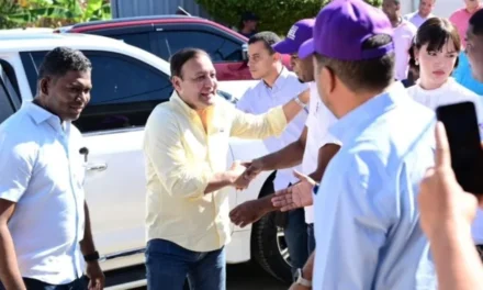 Abel Martínez visita Nagua; dice gobierno ha elevado calamidades a su máxima expresión