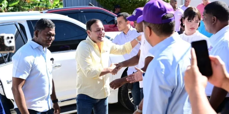Abel Martínez visita Nagua; dice gobierno ha elevado calamidades a su máxima expresión