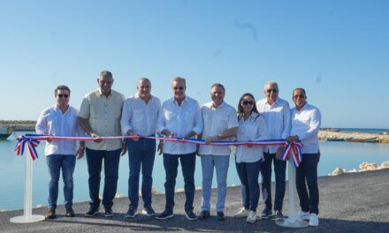 Presidente Luis Abinader inaugura muelle turístico y pesquero en Río San Juan y Cabrera