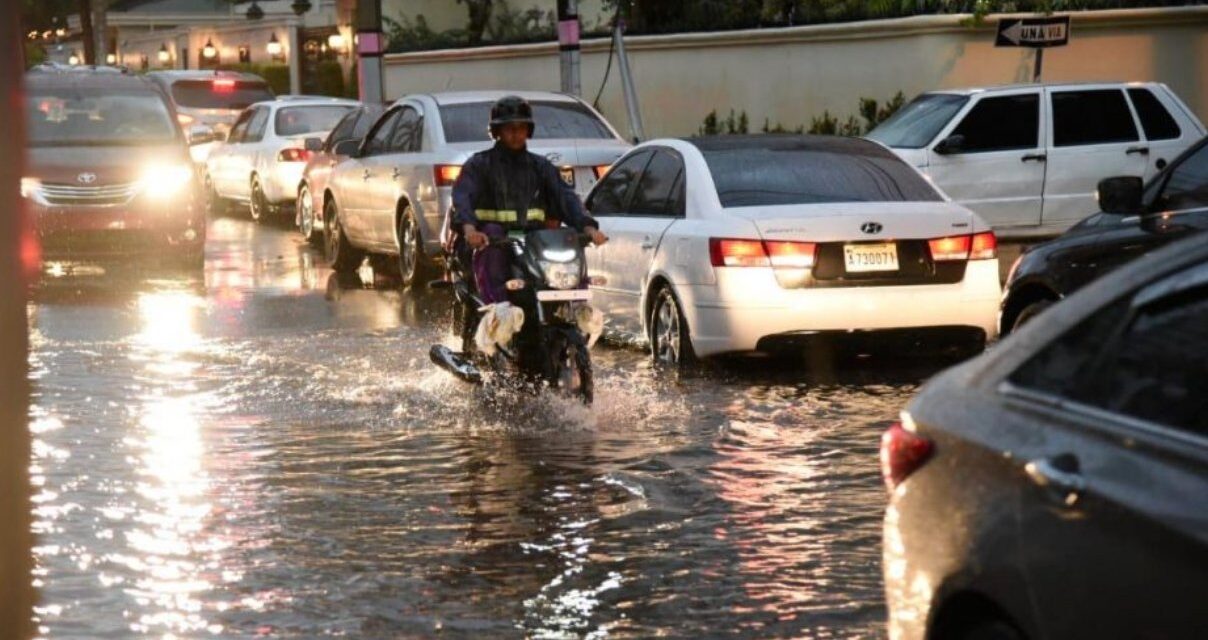 COE aumenta a 10 las provincias en alerta por lluvias