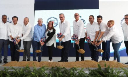 SANTIAGO: Presidente inaugura proyecto habitacional y carretera