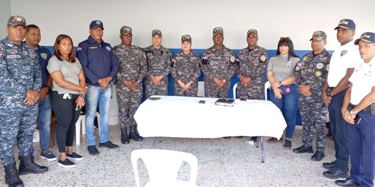 Jóvenes de María Trinidad Sánchez y Samaná fueron evaluados para ser miembros de la Policía Nacional.