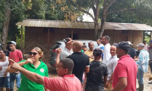 Óscar Pablo se reunió con comunitarios, productores y directivos de Sodin en Cuesta Colorada, El Papayo