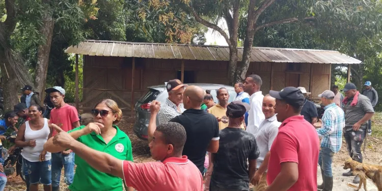 Óscar Pablo se reunió con comunitarios, productores y directivos de Sodin en Cuesta Colorada, El Papayo