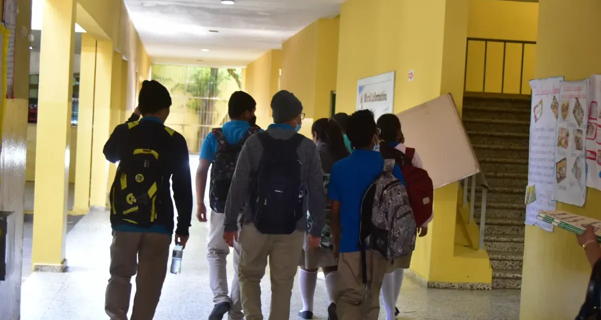 Pandillas merodean escuelas desafiando autoridades y causando intranquilidad en padres