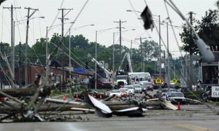 EEUU: Al menos tres muertos por tornados azotaron Medio Oeste