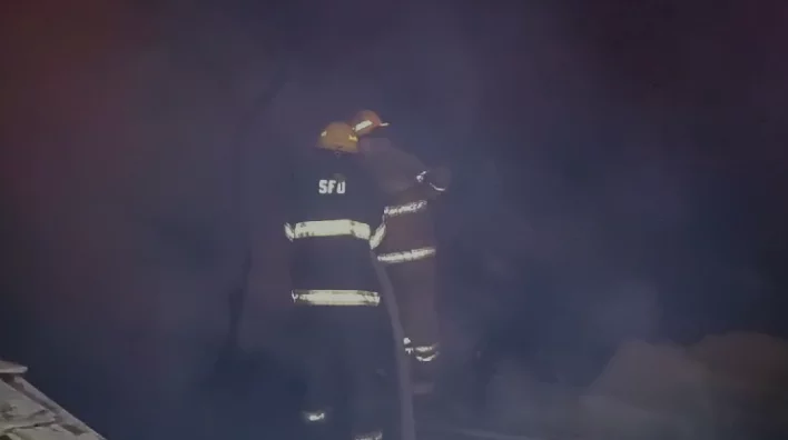 Incendio arrasa con casa y gimnasio en Villa Hermosa