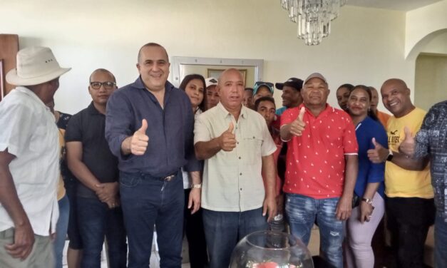 Alexis Victoria juramenta a Benny Fernández en el PRM