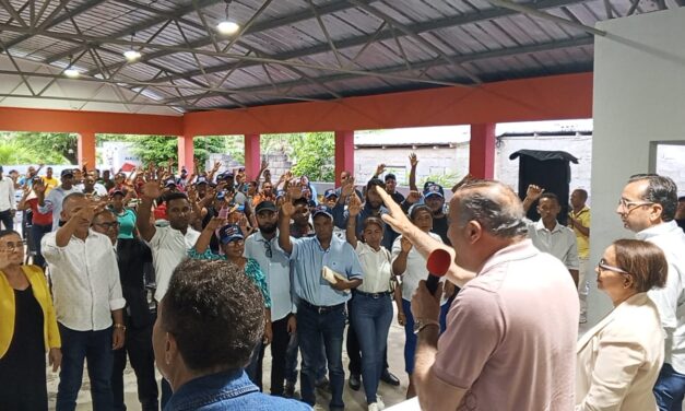 Alexis Victoria Coordinador provincial de campaña, juramenta el comando distrital Las Gordas.