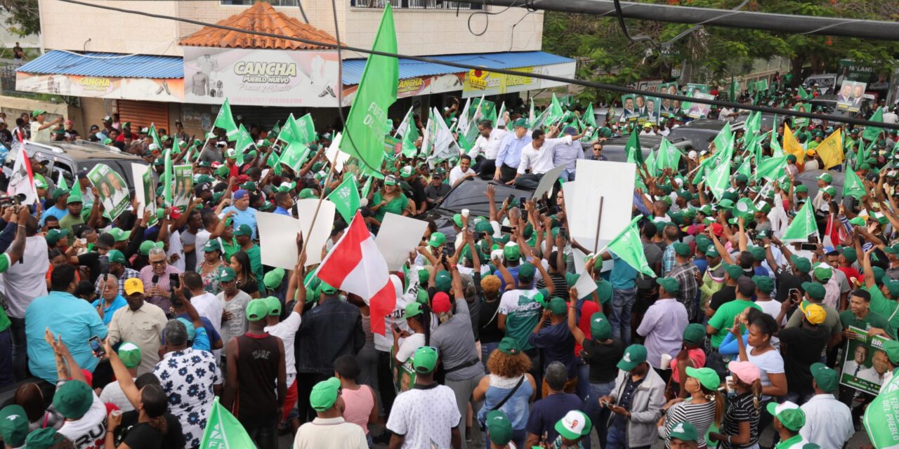 Leonel recibe un sólido respaldo en la ciudad de San Cristóbal