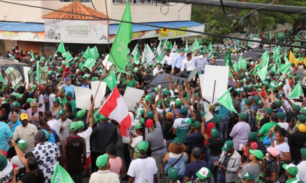 Leonel recibe un sólido respaldo en la ciudad de San Cristóbal
