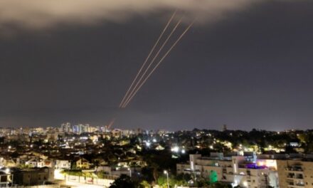 Israel afirma neutralizó «el 99%» bombardeo que hizo anoche Irán