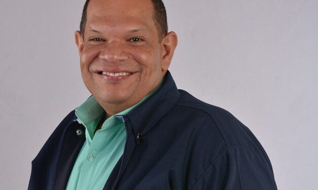 Carlos Guzmán renuncia de la Fuerza del Pueblo