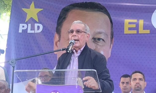 Danilo pide destruir carpas del PRM frente a colegios electorales