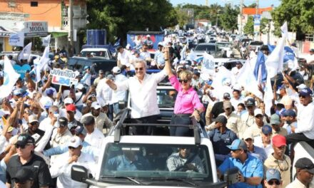 PUERTO PLATA: Luis Abinader encabeza una concurrida marcha