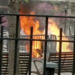 Un hombre se prende fuego afuera del juicio de Trump en Nueva York
