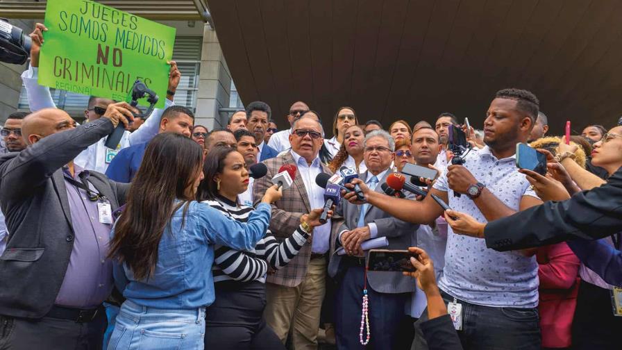 “Somos médicos, no delincuentes”, galenos van a la Suprema Corte tras sentencias