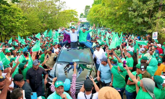 Leonel recibe sólido apoyo en Salcedo; se movilizará en el DN