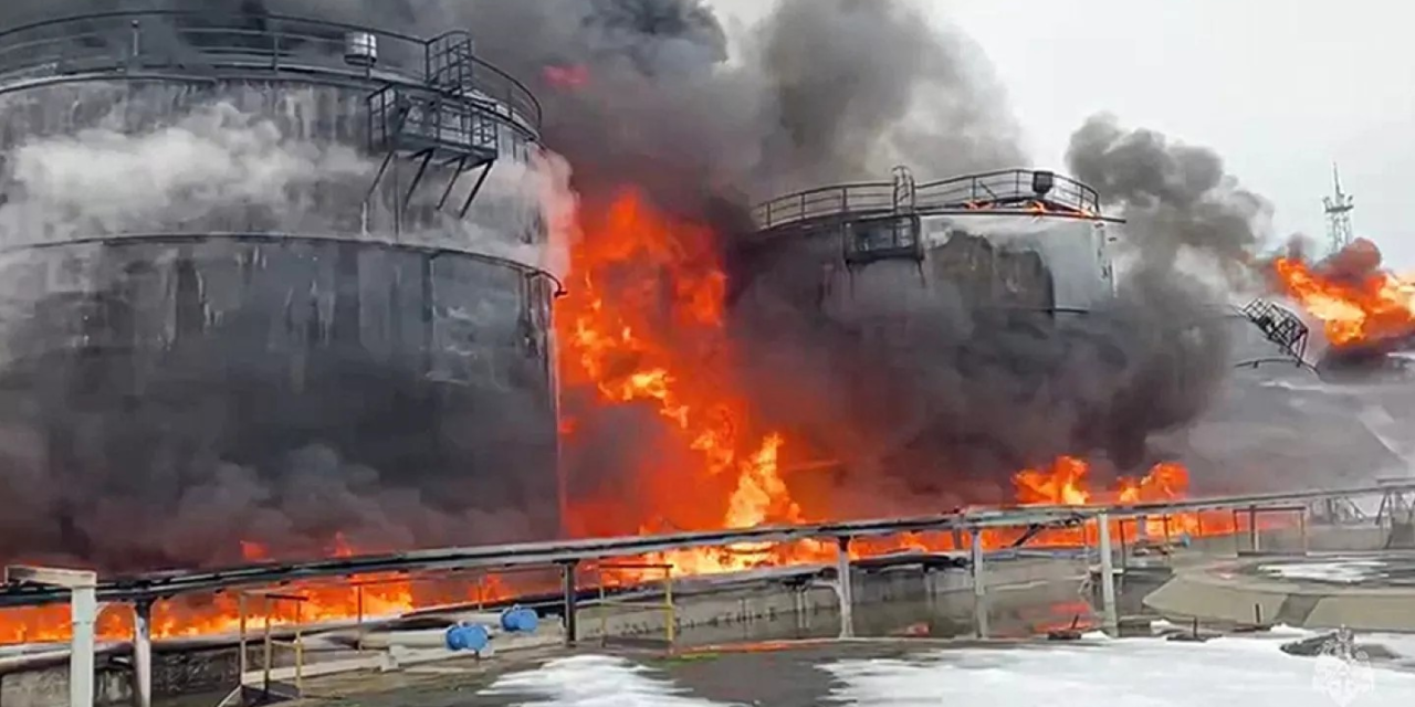 Un dron ucraniano provoca gran incendio en refinería de Moscú