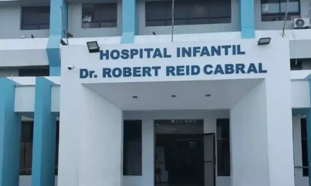 Niña que cayó de un cuarto piso en una clínica de San Cristóbal se encuentra bajo pronóstico reservado