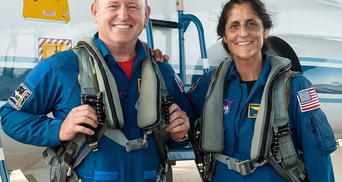 Dos astronautas siguen sin poder volver a la Tierra