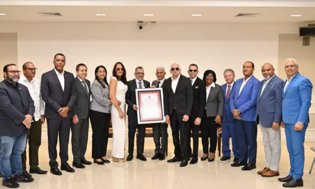 Senado reconoce los 45 años de trayectoria musical de Los Hermanos Rosario