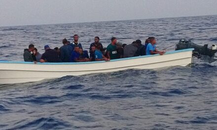 Autoridades RD interceptan a 96 haitianos en costas Montecristi