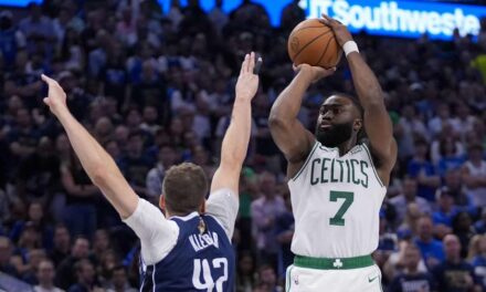 Los Celtics plantan su bandera en Dallas y acarician el anillo de la NBA