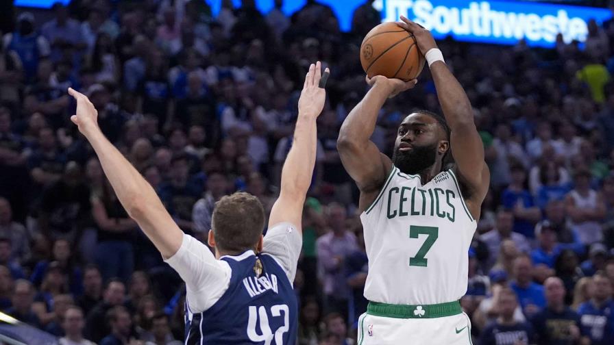 Los Celtics plantan su bandera en Dallas y acarician el anillo de la NBA