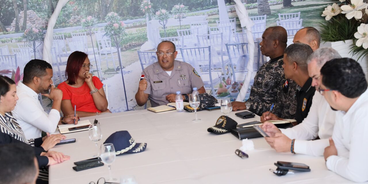 Director general de la Policía Nacional sostuvo importante encuentro con empresarios de Las Terrenas